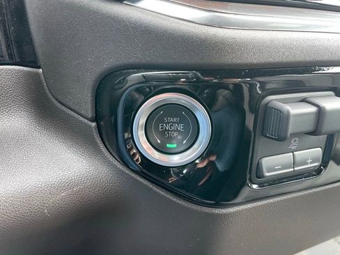 Used 2025 GMC Sierra 1500 SLT AWD/4WD image 48