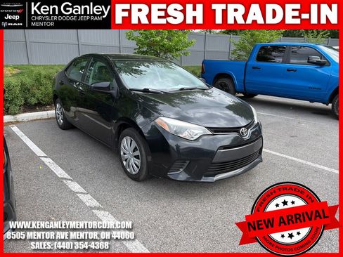 Used 2016 Toyota Corolla LE FWD image 2