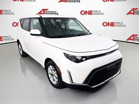 Used 2023 Kia Soul LX w/ LX Technology Package FWD image 1