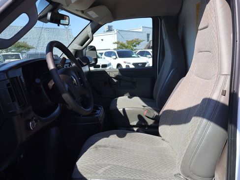 Used 2021 Chevrolet Express 3500 RWD image 13