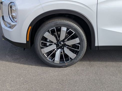 New 2026 Mitsubishi Outlander SE image 9