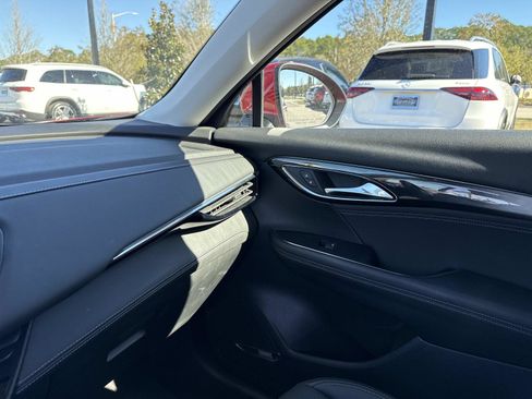 Used 2025 Buick Envision Preferred image 23