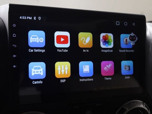 Used 2015 Jeep Wrangler Unlimited Sahara w/ Connectivity Group AWD/4WD image 29