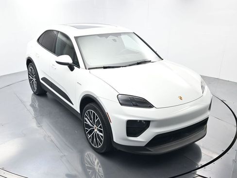 Certified 2025 Porsche Macan Electric RWD image 43