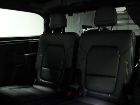 Used 2024 Ford Bronco Badlands image 13