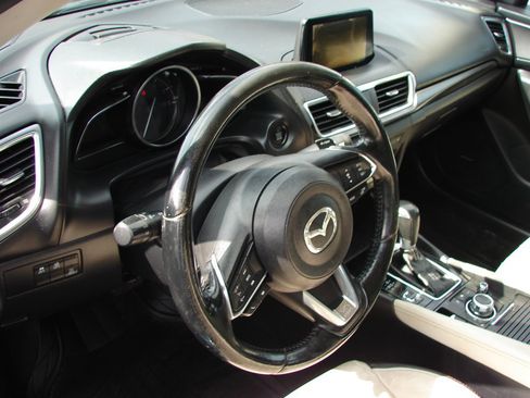 Used 2018 MAZDA MAZDA3 Grand Touring w/ Premium Equipment Package image 8