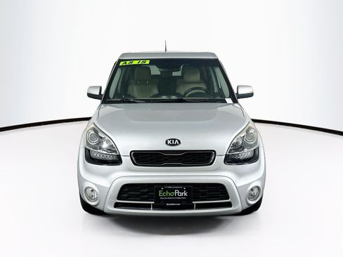 Used 2013 Kia Soul ! w/ Premium Pkg FWD image 2