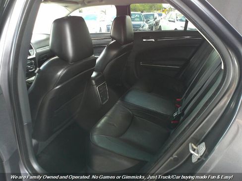 Used 2019 Chrysler 300 Limited image 19