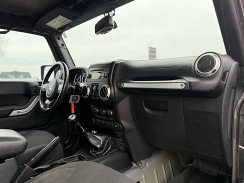 Used 2016 Jeep Wrangler Sahara w/ Connectivity Group AWD/4WD image 15