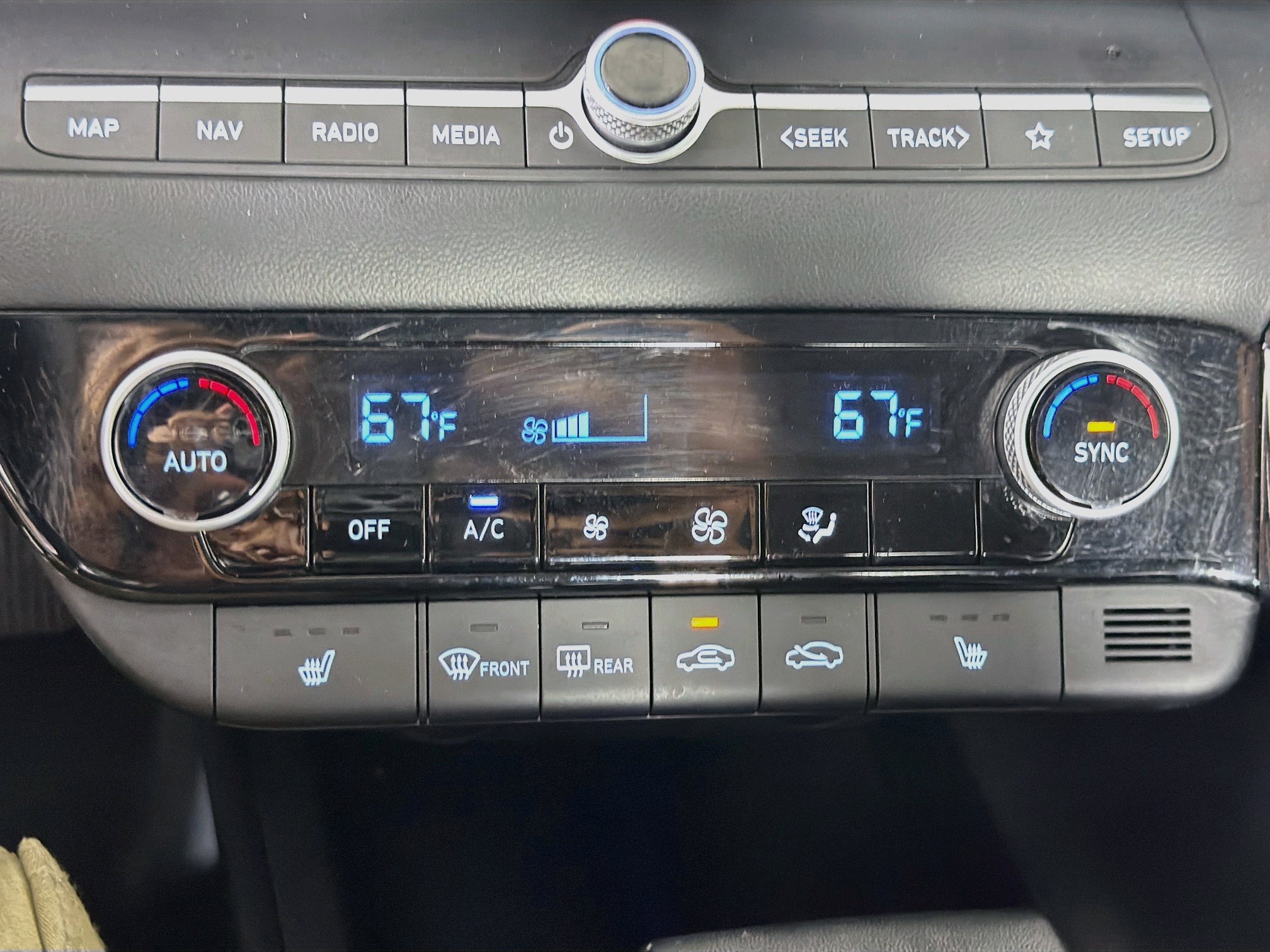 Used 2025 Hyundai Elantra Limited FWD image 23