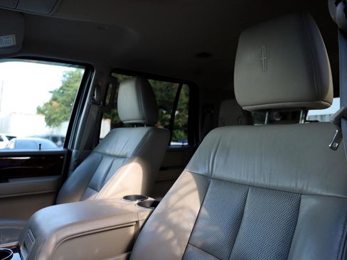 Used 2014 Lincoln Navigator 2WD image 5