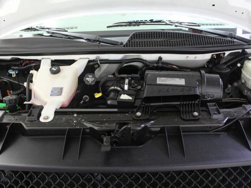 Used 2017 Chevrolet Express 2500 RWD image 29
