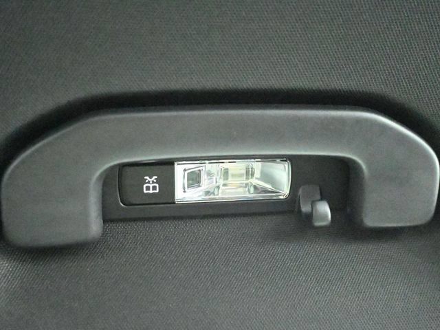 Used 2023 Mercedes-Benz GLA 250 4MATIC w/ Premium Package image 16