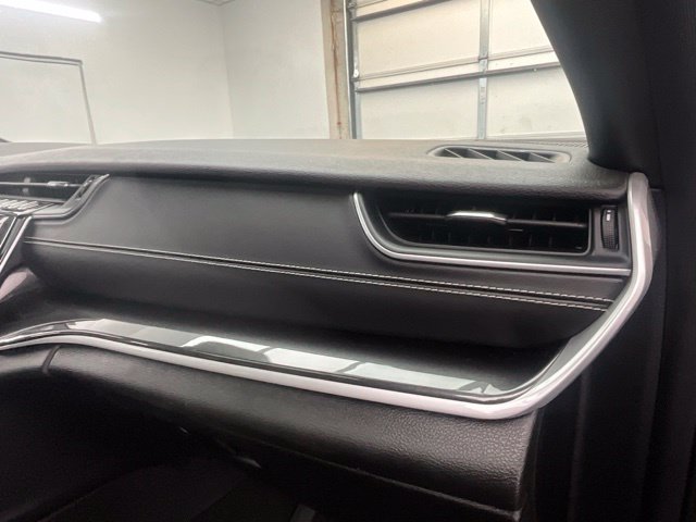 Used 2022 Jeep Grand Cherokee L Laredo AWD/4WD image 15