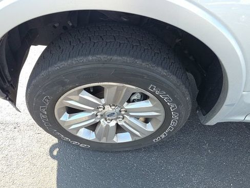 Used 2019 Ford F150 Lariat AWD/4WD image 12