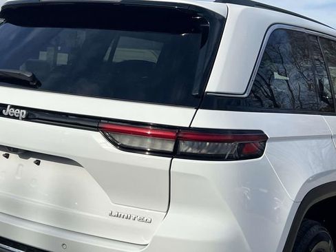 Certified 2024 Jeep Grand Cherokee Limited image 9