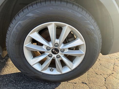 Used 2020 Kia Sorento LX w/ LX I4 Convenience Package image 6