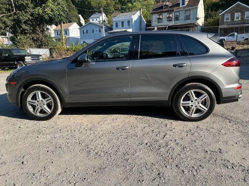 Used 2016 Porsche Cayenne AWD/4WD image 5
