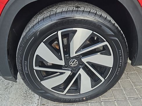 Certified 2024 Volkswagen Atlas SE image 5