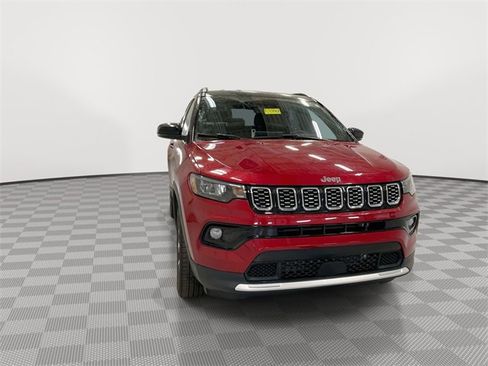 Used 2024 Jeep Compass Limited image 3