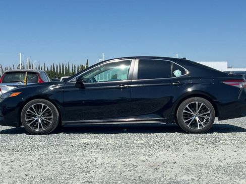 Used 2019 Toyota Camry SE FWD image 6