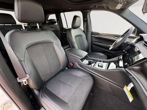 New 2026 Jeep Grand Cherokee Altitude AWD/4WD image 22