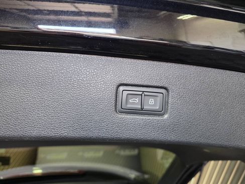Used 2018 Audi Q7 3.0T Prestige AWD/4WD image 35