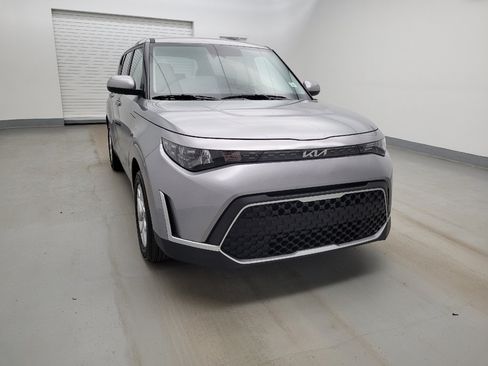 Used 2025 Kia Soul LX w/ LX Technology Package FWD image 14