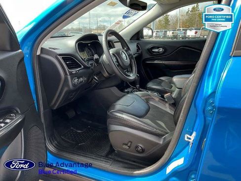 Used 2022 Jeep Cherokee Trailhawk image 5