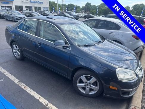 Used 2009 Volkswagen Jetta SE FWD image 1