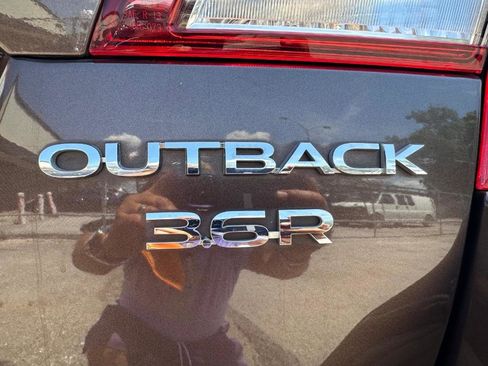 Used 2019 Subaru Outback 3.6R Limited AWD/4WD image 43