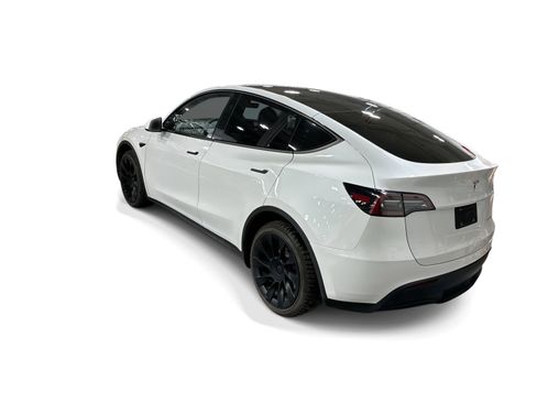 Certified 2023 Tesla Model Y Long Range AWD/4WD image 4