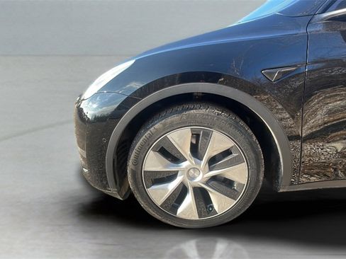 Used 2021 Tesla Model Y Long Range image 9