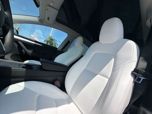 Used 2025 Tesla Model Y Long Range image 23