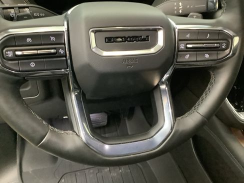Used 2025 GMC Yukon Denali AWD/4WD image 17