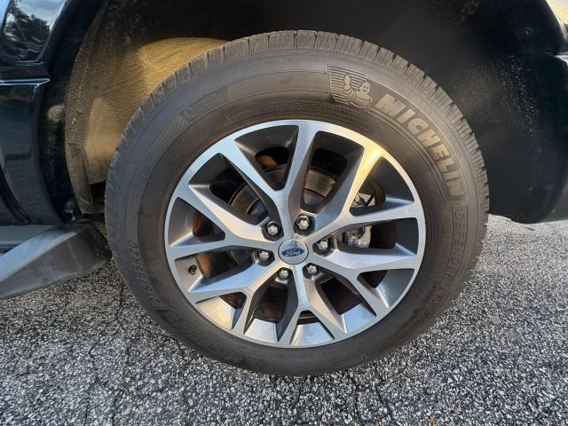 Used 2017 Ford Expedition XLT w/ Equipment Group 202A RWD image 10