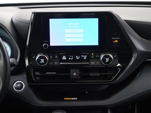 Used 2025 Toyota Highlander XSE image 18