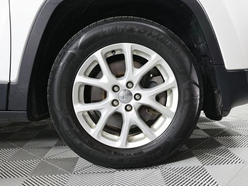 Used 2015 Jeep Cherokee Latitude w/ Cold Weather Group AWD/4WD image 6