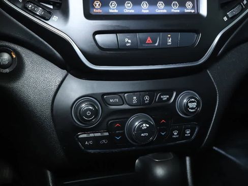 Certified 2021 Jeep Cherokee Latitude Lux w/ Comfort/Convenience Group AWD/4WD image 26