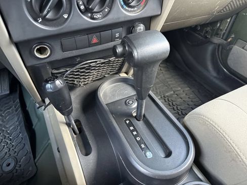 Used 2009 Jeep Wrangler Unlimited Sahara AWD/4WD image 26