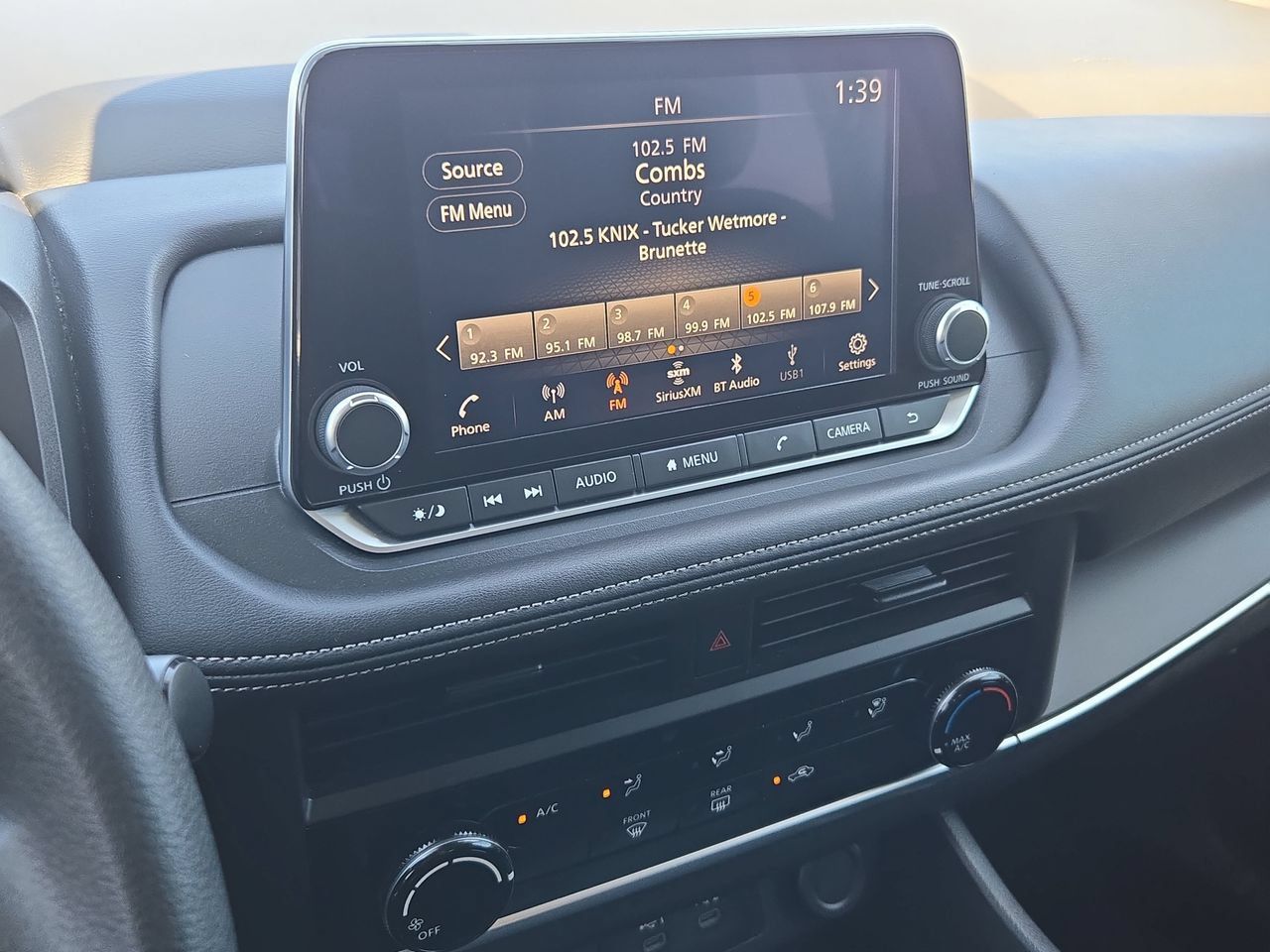 Used 2025 Nissan Rogue S AWD/4WD image 19