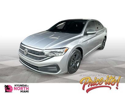 Used 2022 Volkswagen Jetta SE w/ Panoramic Sunroof Package