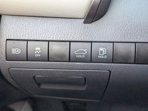 Used 2021 Toyota Camry LE image 28