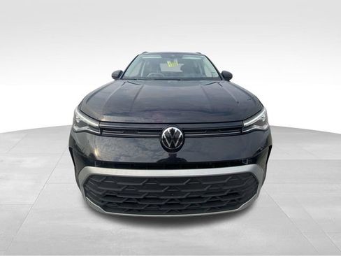 Used 2025 Volkswagen Taos SE FWD image 15