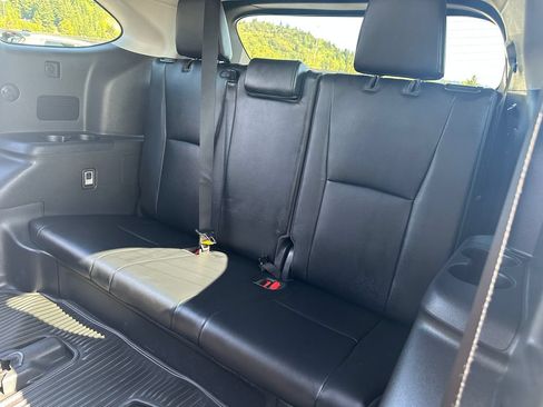 Used 2022 Toyota Highlander XLE AWD/4WD image 15