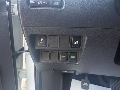 Used 2018 Nissan Rogue S FWD image 18