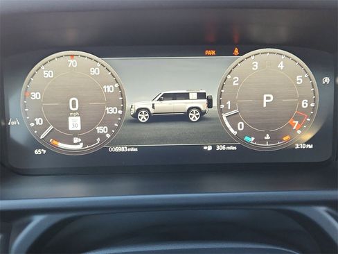 Used 2025 Land Rover Defender 110 S image 14
