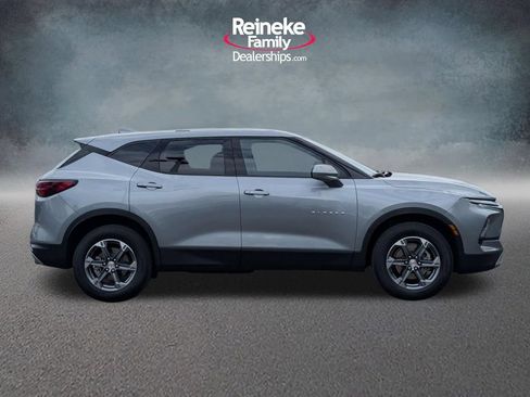 Used 2025 Chevrolet Blazer LT AWD/4WD image 4