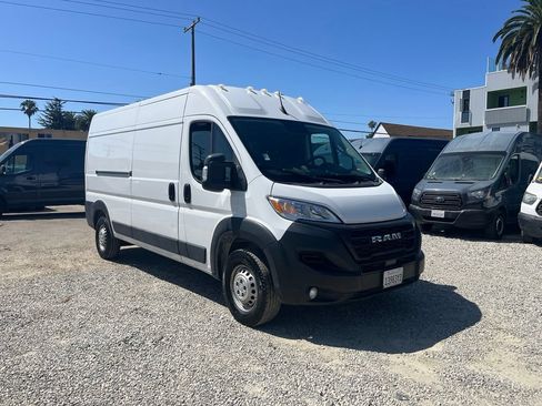 Used 2024 RAM ProMaster 2500 w/ Convenience Group FWD image 3