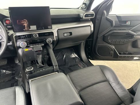 Used 2025 Toyota 4Runner TRD Off-Road Premium AWD/4WD image 21